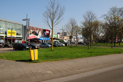 809471 Gezicht op de interieurwinkels aan de Zeelantlaan te Utrecht.